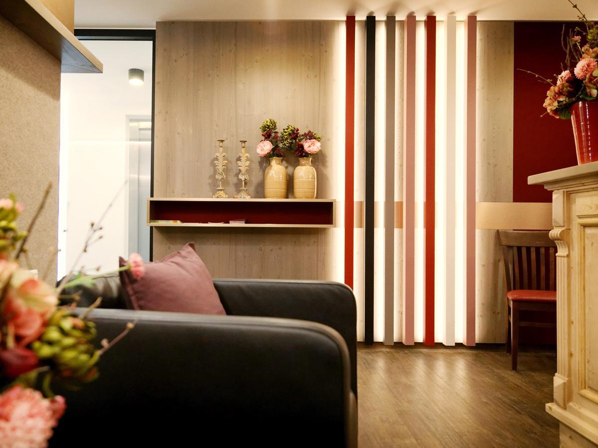 Stadthotel Kachelofen Krumbach Dış mekan fotoğraf